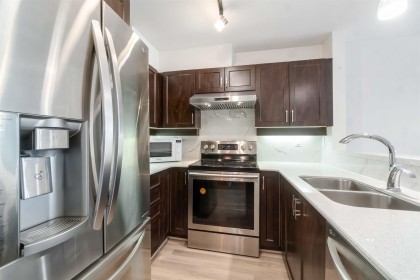 Photo 8 at 307 - 2929 W 4th Avenue, Kitsilano, Vancouver West