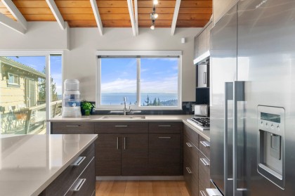 Photo 7 at 4570 Woodgreen Court, Cypress Park Estates, West Vancouver