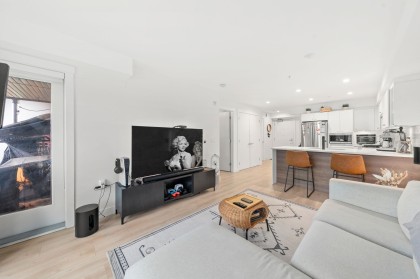 Photo 3 at 402 - 1519 Crown Street, Lynnmour, North Vancouver