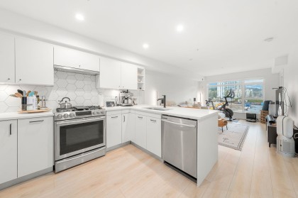 Photo 8 at 402 - 1519 Crown Street, Lynnmour, North Vancouver