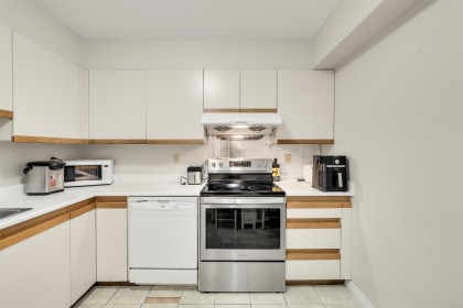 Photo 6 at 819 W 70th Avenue, Marpole, Vancouver West