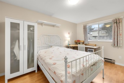 Photo 11 at 819 W 70th Avenue, Marpole, Vancouver West