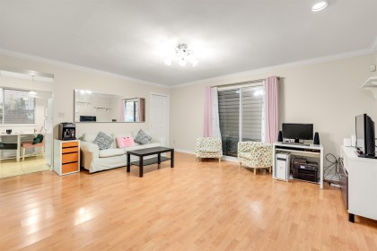 Photo 4 at 819 W 70th Avenue, Marpole, Vancouver West