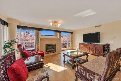 Photo 2 at 412 - 618 W 45th Avenue, Oakridge VW, Vancouver West