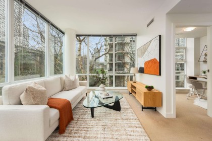 Photo 2 at 605 - 633 Kinghorne Mews, Yaletown, Vancouver West