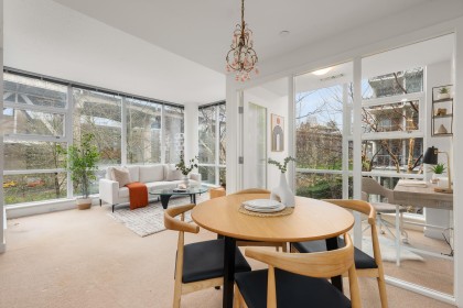 Photo 7 at 605 - 633 Kinghorne Mews, Yaletown, Vancouver West