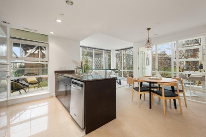 Photo 9 at 605 - 633 Kinghorne Mews, Yaletown, Vancouver West