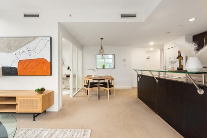 Photo 4 at 605 - 633 Kinghorne Mews, Yaletown, Vancouver West