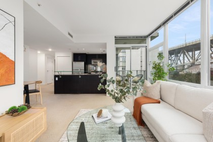 Photo 8 at 605 - 633 Kinghorne Mews, Yaletown, Vancouver West