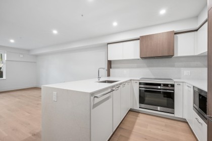 Photo 9 at 151 - 378 W 45th Avenue, Oakridge VW, Vancouver West