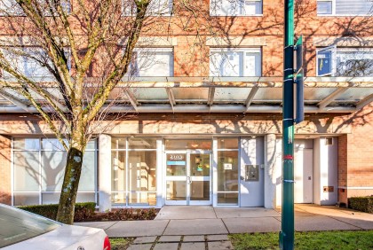 Photo 2 at 406 - 2103 W 45th Avenue, Kerrisdale, Vancouver West