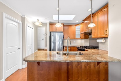 Photo 8 at 406 - 2103 W 45th Avenue, Kerrisdale, Vancouver West