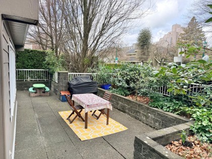 Photo 14 at 102 - 3008 Willow Street, Fairview VW, Vancouver West