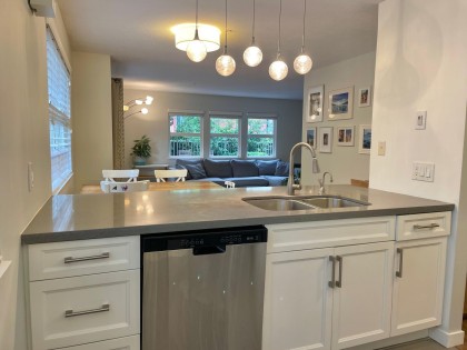 Photo 8 at 102 - 3008 Willow Street, Fairview VW, Vancouver West