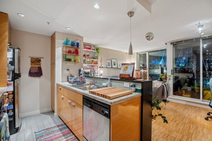 Photo 12 at 1901 - 33 Smithe Street, Yaletown, Vancouver West