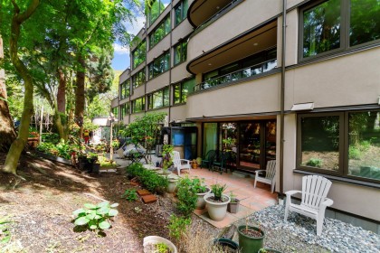 Photo 4 at 10 - 1425 Lamey\'s Mill Road, False Creek, Vancouver West