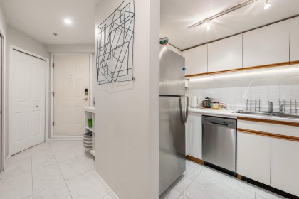 Photo 2 at 102 - 725 W 7th Avenue, Fairview VW, Vancouver West