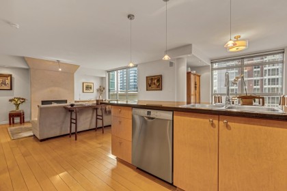 Photo 7 at 1404 - 819 Hamilton Street, Downtown VW, Vancouver West