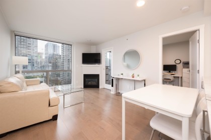 Photo 2 at 1006 - 928 Richards Street, Yaletown, Vancouver West