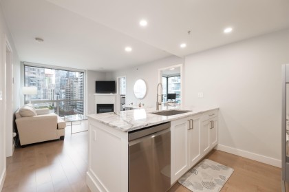 Photo 10 at 1006 - 928 Richards Street, Yaletown, Vancouver West