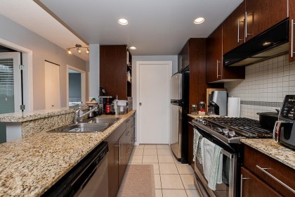 Photo 19 at 301 - 583 Beach Crescent, Yaletown, Vancouver West