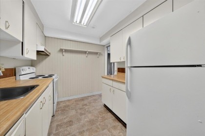 Photo 16 at 403 - 1340 Duchess Avenue, Ambleside, West Vancouver