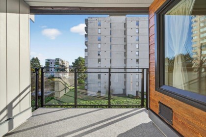 Photo 9 at 403 - 1340 Duchess Avenue, Ambleside, West Vancouver