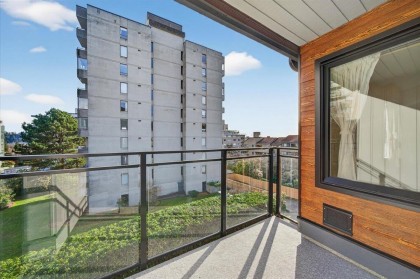 Photo 10 at 403 - 1340 Duchess Avenue, Ambleside, West Vancouver