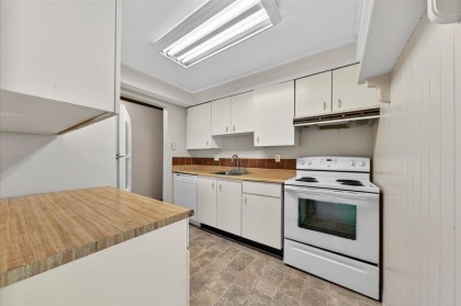 Photo 18 at 403 - 1340 Duchess Avenue, Ambleside, West Vancouver