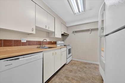 Photo 15 at 403 - 1340 Duchess Avenue, Ambleside, West Vancouver