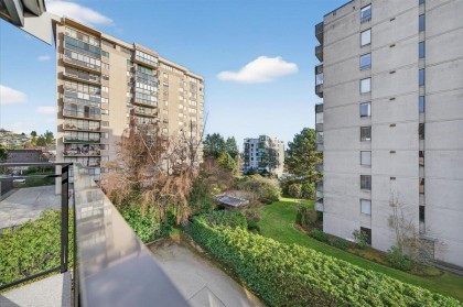 Photo 11 at 403 - 1340 Duchess Avenue, Ambleside, West Vancouver