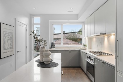 Photo 9 at 7615 Yukon Street, Marpole, Vancouver West