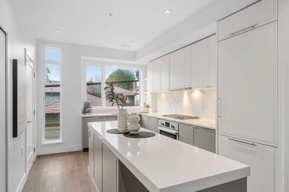 Photo 10 at 7615 Yukon Street, Marpole, Vancouver West