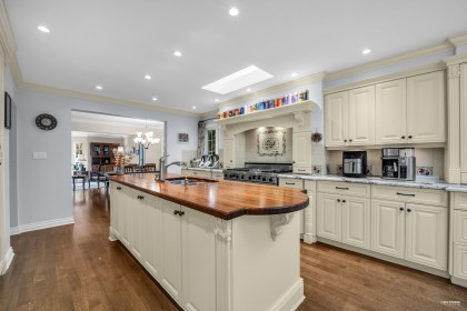Photo 13 at 539 Newcroft Place, Cedardale, West Vancouver
