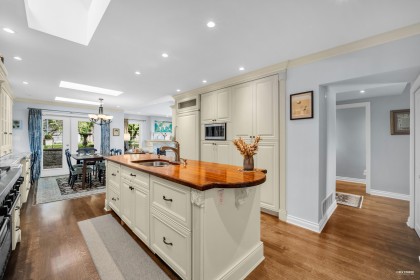 Photo 17 at 539 Newcroft Place, Cedardale, West Vancouver
