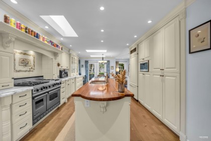Photo 16 at 539 Newcroft Place, Cedardale, West Vancouver