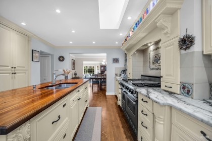 Photo 12 at 539 Newcroft Place, Cedardale, West Vancouver