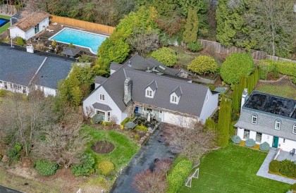 Photo 3 at 539 Newcroft Place, Cedardale, West Vancouver