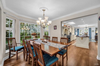 Photo 10 at 539 Newcroft Place, Cedardale, West Vancouver