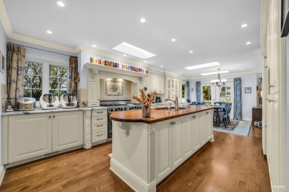 Photo 14 at 539 Newcroft Place, Cedardale, West Vancouver