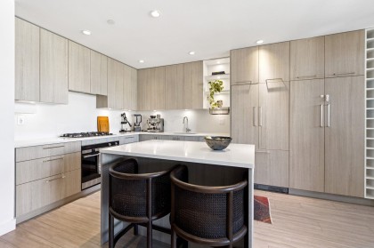 Photo 3 at 303 - 707 E 3rd Street, Queensbury, North Vancouver