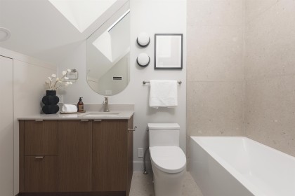 Photo 8 at 2 - 2637 W 12th Avenue, Kitsilano, Vancouver West