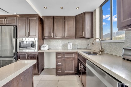 Photo 12 at 905 - 555 13th Street, Ambleside, West Vancouver