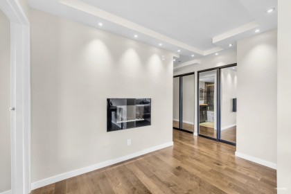 Photo 18 at 905 - 555 13th Street, Ambleside, West Vancouver