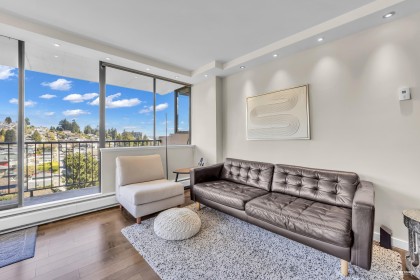 Photo 11 at 905 - 555 13th Street, Ambleside, West Vancouver