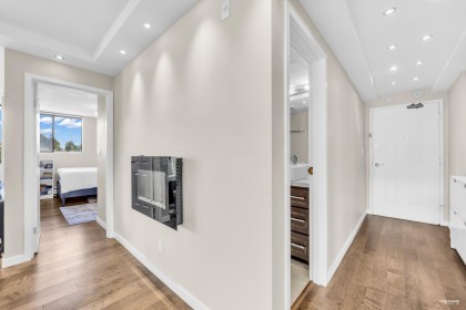 Photo 19 at 905 - 555 13th Street, Ambleside, West Vancouver