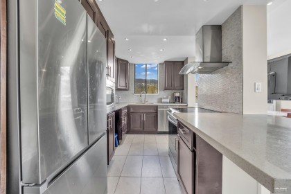 Photo 8 at 905 - 555 13th Street, Ambleside, West Vancouver