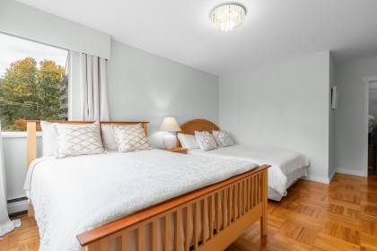 Photo 12 at 402 - 1750 Esquimalt Avenue, Ambleside, West Vancouver