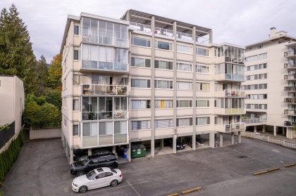 Photo 22 at 402 - 1750 Esquimalt Avenue, Ambleside, West Vancouver