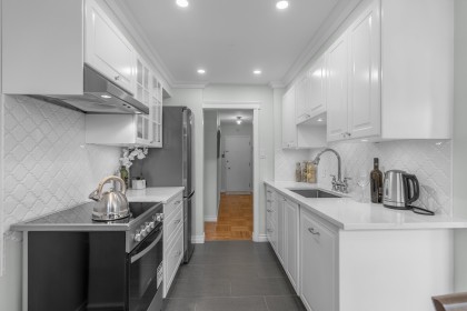 Photo 7 at 402 - 1750 Esquimalt Avenue, Ambleside, West Vancouver
